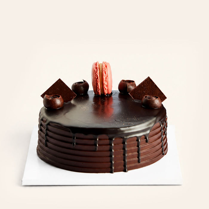 Dutch Truffle Classic Cake (Serves 4–6)